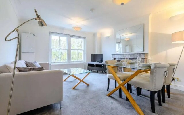 Spacious 2 Bedroom Flat in Kensington
