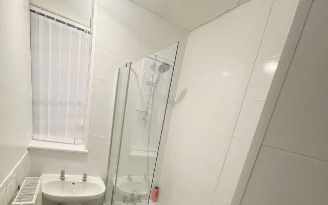 New! Xtra Large 4 Bedroom Up to 14 Guests