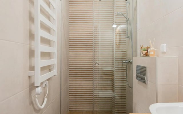 BOHO BEACH STUDIO su terasa ir baseinu