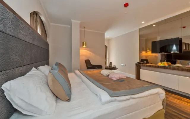 Darkmen Hotel