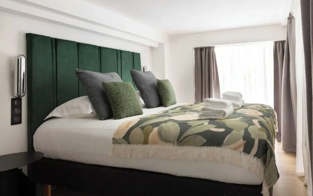 Authentic Apartment - 2br/6p - Place Pigalle