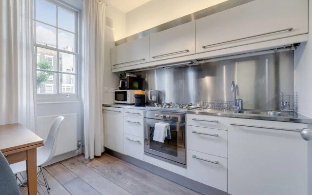 The Foxhole - Fitzrovia - by Frankie Says