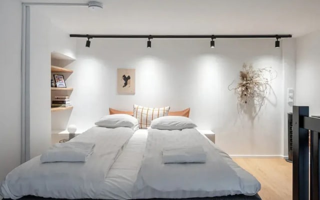 Stylish Loft next to City Center & Lake Pyhäjärvi