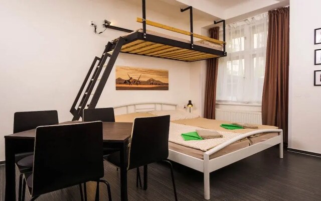 Flying Bed Apartment close to Castle