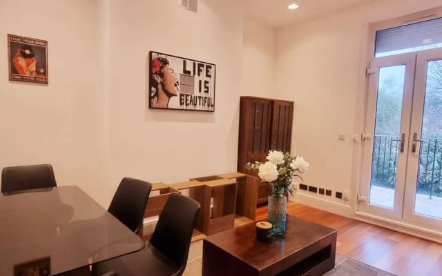 Elegant 2-bed Victorian Flat