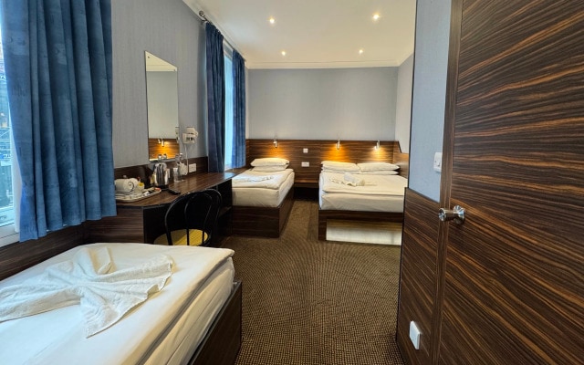 Crestfield Hotel