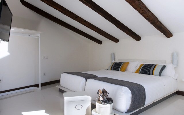 Roisa Suites