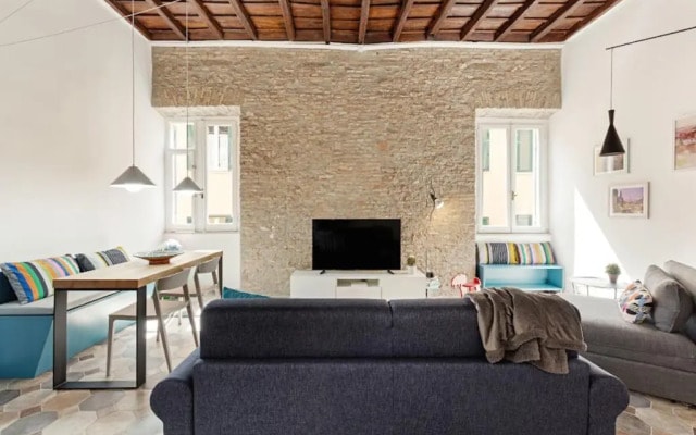 Sleek flat 4 guests 450mt from the Colosseum