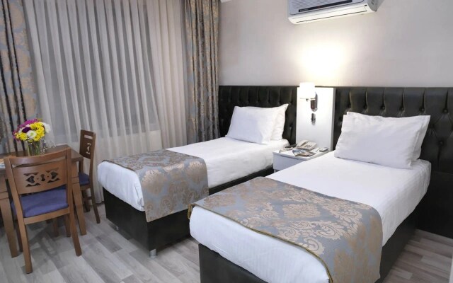Monarch Hotel