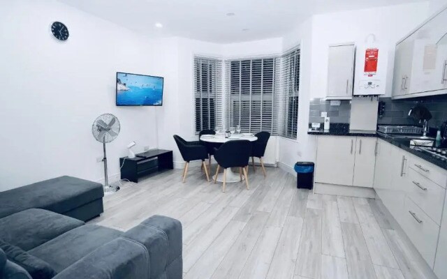 Lovely Apt Close To Ilford Station - Free Parking