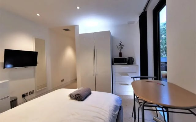 Double Room with Balcony - 3b