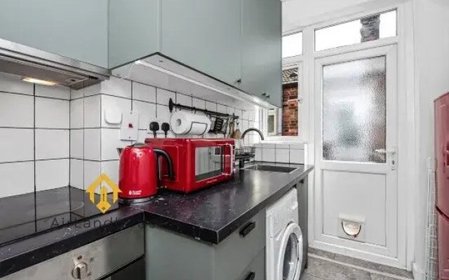 Unique 2 bedroom Flat in Heart of Walthamstow