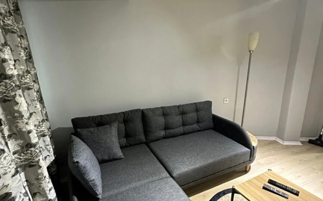 Comfy Flat with Balcony in Esenler
