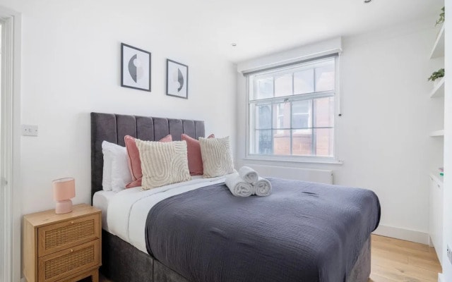 Stylish Soho 1BR Central