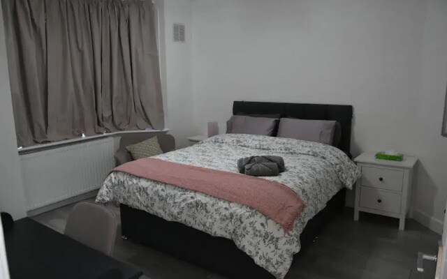 Charming Wembley Home Near Wembley Stadium