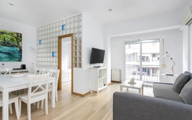 Beautiful Apt next to the Sagrada Famila