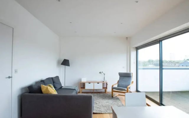 Modern 2 Bedroom Clapham Apartment With Large Terrace