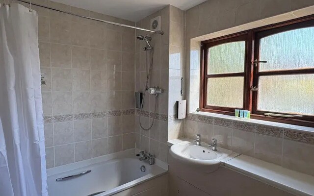 Tollgate Hotel & Leisure