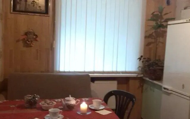 На Демократической