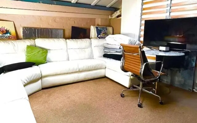 Arty Infused Loft With ac Near Emirates Stadium