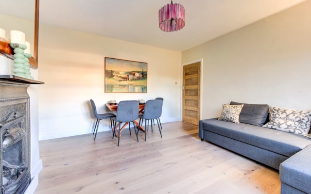 Modern Flat Near Pitshanger Park