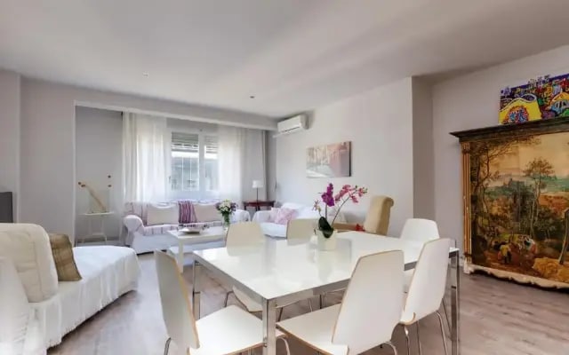 LetsGo Diagonal Avenue Apartment