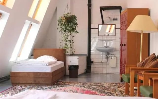 Die Fabrik Baxpax Hotel
