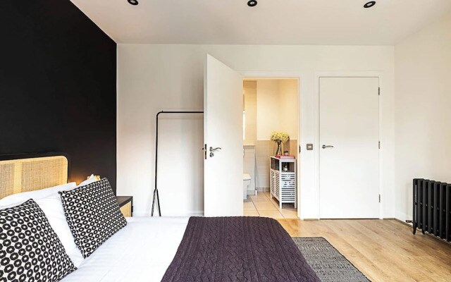 Stylish and Sleek East London Retreat