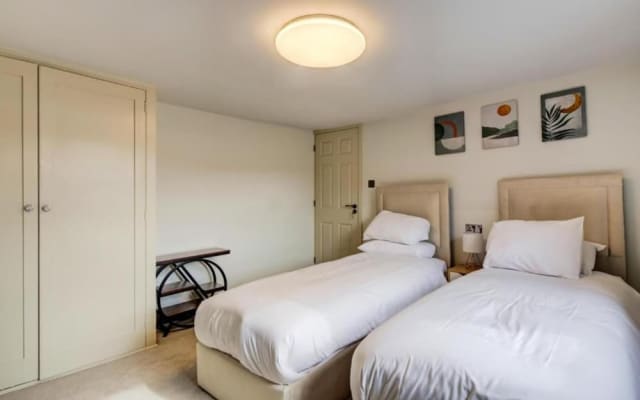 Stylish 2BR Apartment in Leicester Square