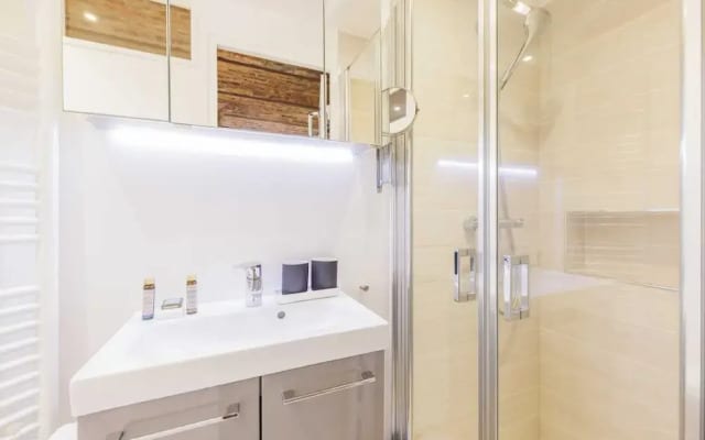 Apartment 1 BDR /4P 16th Near Trocadaro