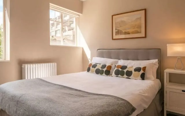 A Regal Abode - Marylebone - by Frankie Says