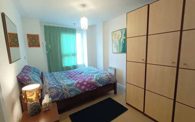 1 Bed Flat - Sleeps 5 - Pets - Garden - Parking