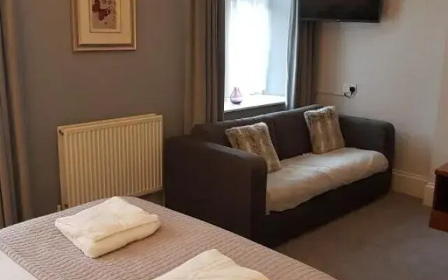 Norfolk Arms Hotel
