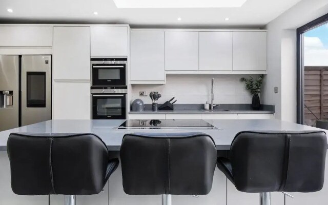 Mount Park Rd Flat