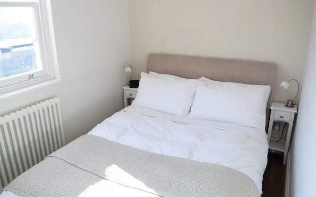 Decorated 1 Bedroom Flat in Wimbledon