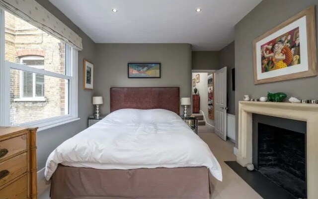 Modern flat near Battersea Park, London