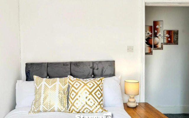 Beautiful Detached Villa - Jacuzzi Bath - Parking
