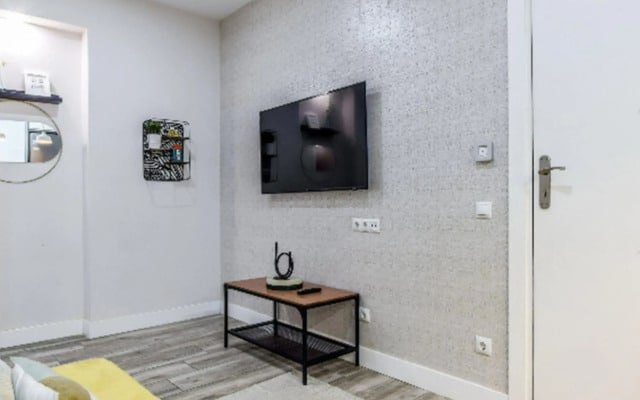 Retiro V in Madrid with 4 bedrooms and 2 bathrooms