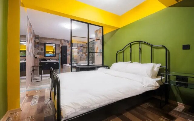 Flat w Jacuzzi and Backyard 6 min to Kadikoy Coast