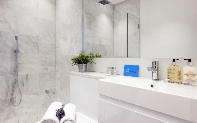 The Lillie Road Residence