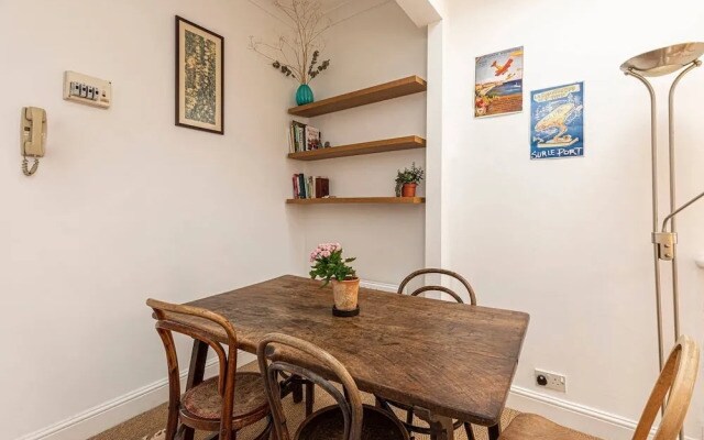 Lovely 1-bed Flat w/ Balcony in West Kensington