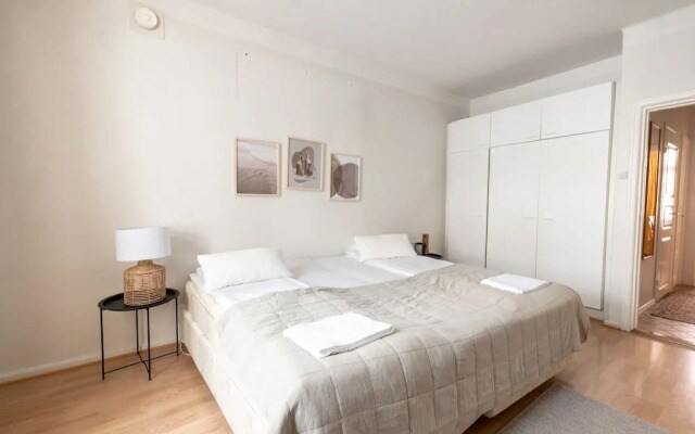 2ndhomes Spacious Studio in the Center