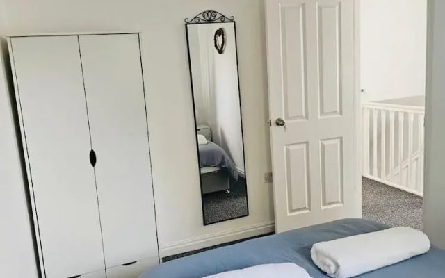 Stylish 3 Bed Home Parking City centre