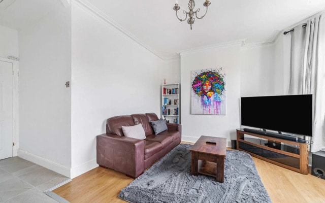 Bright West Ealing Abode
