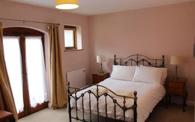 Holly Lodge