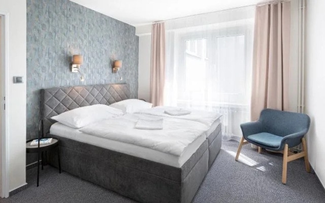 Hotel Trim