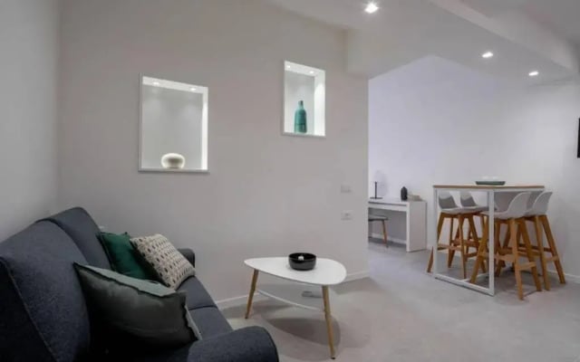 Ormesini Courtyard Apartment
