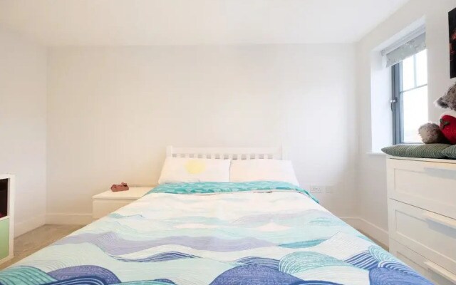 Quiet, Convenient 1BR Flat for 4 in Greenwich