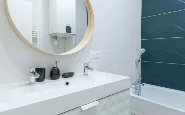 Luminous and Design Appt Close to Paris