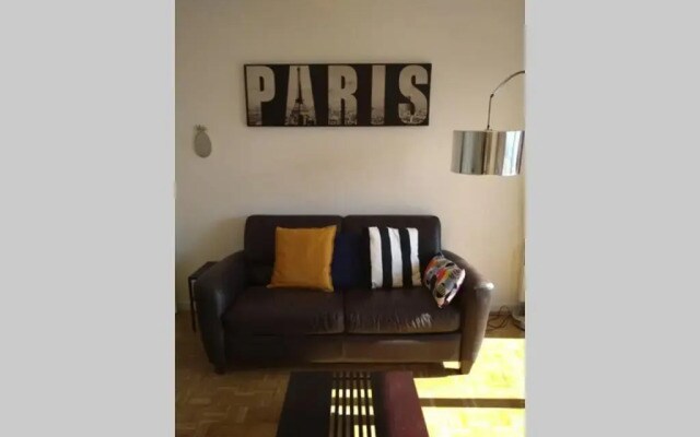 4 Min Walk To Metro, 60m², Renovated, la Defense